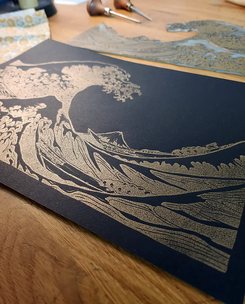 Linocut of the Great Wave of Kanagawa gold version