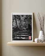 Linogravure d'un chemin sinueux dans la forêt de Kurama