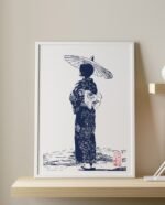 Linogravure d’une Japonaise en yukata avec ombrelle et cerisiers en Bleu de prusse