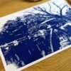 Linogravure japonaise artisanale de la lanterne Kotoji tôrô du Kenroku-en à Kanazawa Bleu de Prusse