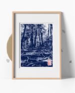 Linogravure d'une forêt de Kurama aux mille racines Bleu de prusse