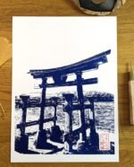 Linogravure d'un Torii délaissé de Miyajima Bleu de Prusse