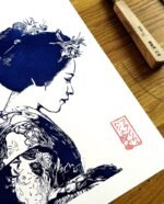 Linogravure japonaise du salue d’une maiko Bleu de prusse