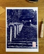 Linogravure originale de la vallée de Kurama en Bleu de prusse