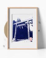 Linogravure japonaise du Torii de l'entrée d’un sanctuaire Shinto d'Asakusa Bleu de prusse