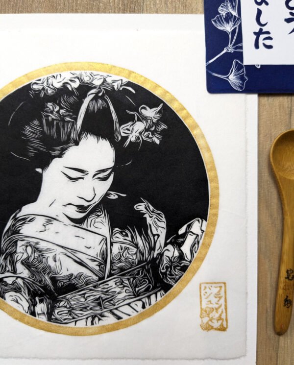 Linogravure japonaise fait main d’une Maiko en kimono