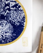 Linogravure Chrysanthème japonais en bleu