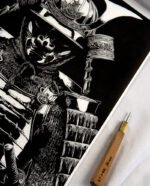 Face au Guerrier : Linogravure japonaise d’une armure de Samurai