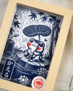 Linogravure Japonaise Kawaii – Grenouille Kaeru Porte-Bonheur sous un Nénuphar