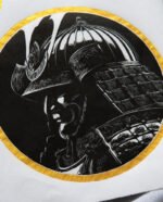 Linogravure Japonaise d’un Casque de Samurai au sourire glaçant