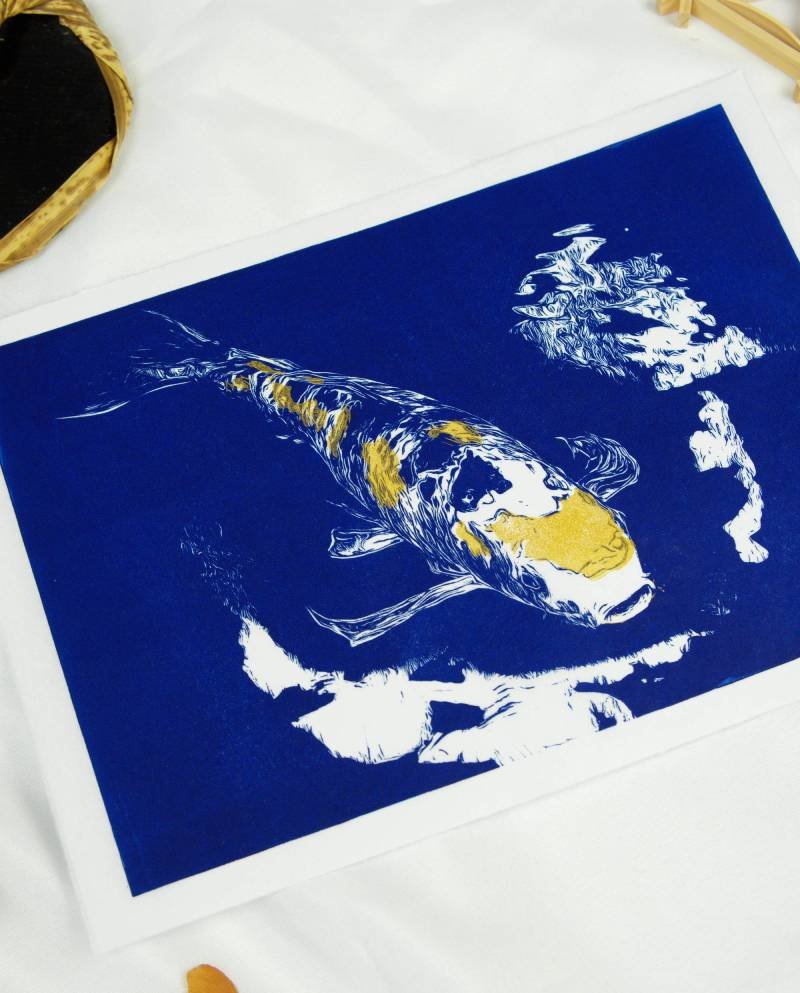 carpe koi et reflet lingravure japonaise bleue gouge