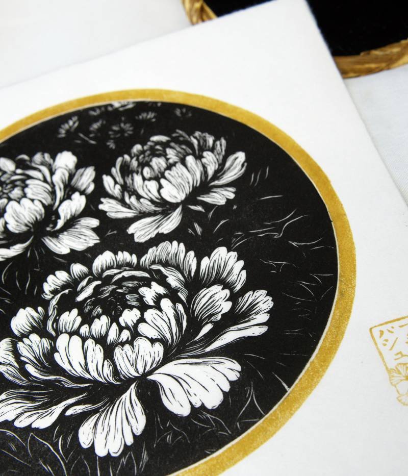 estampe japonaise pivoine fleur linogravure noir