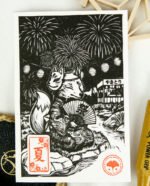 Estampes japonaises Yokai des saisons au format A6 : linogravures artisanales représentant un kappa, un tengu, un kitsune et un tanuki, imprimées à la main en noir, bleu et violet.