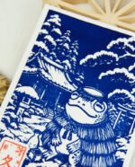 Estampes japonaises Yokai des saisons au format A6 : linogravures artisanales représentant un kappa, un tengu, un kitsune et un tanuki, imprimées à la main en noir, bleu et violet.