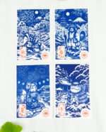 Estampes japonaises Yokai des saisons au format A6 : linogravures artisanales représentant un kappa, un tengu, un kitsune et un tanuki, imprimées à la main en noir, bleu et violet.